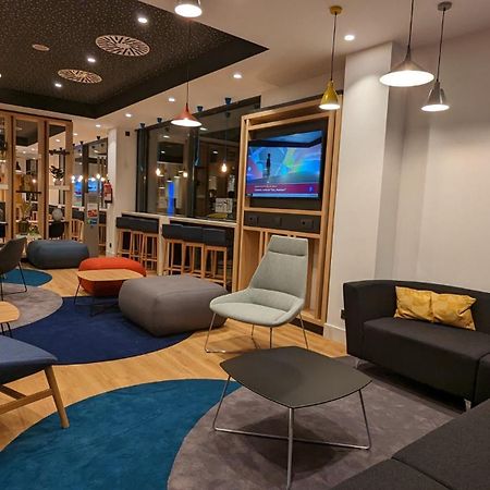 Holiday Inn Express Bilbao Airport By Ihg Derio Exteriör bild