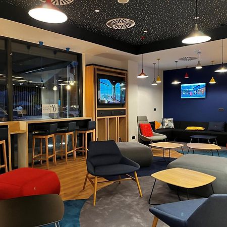 Holiday Inn Express Bilbao Airport By Ihg Derio Exteriör bild