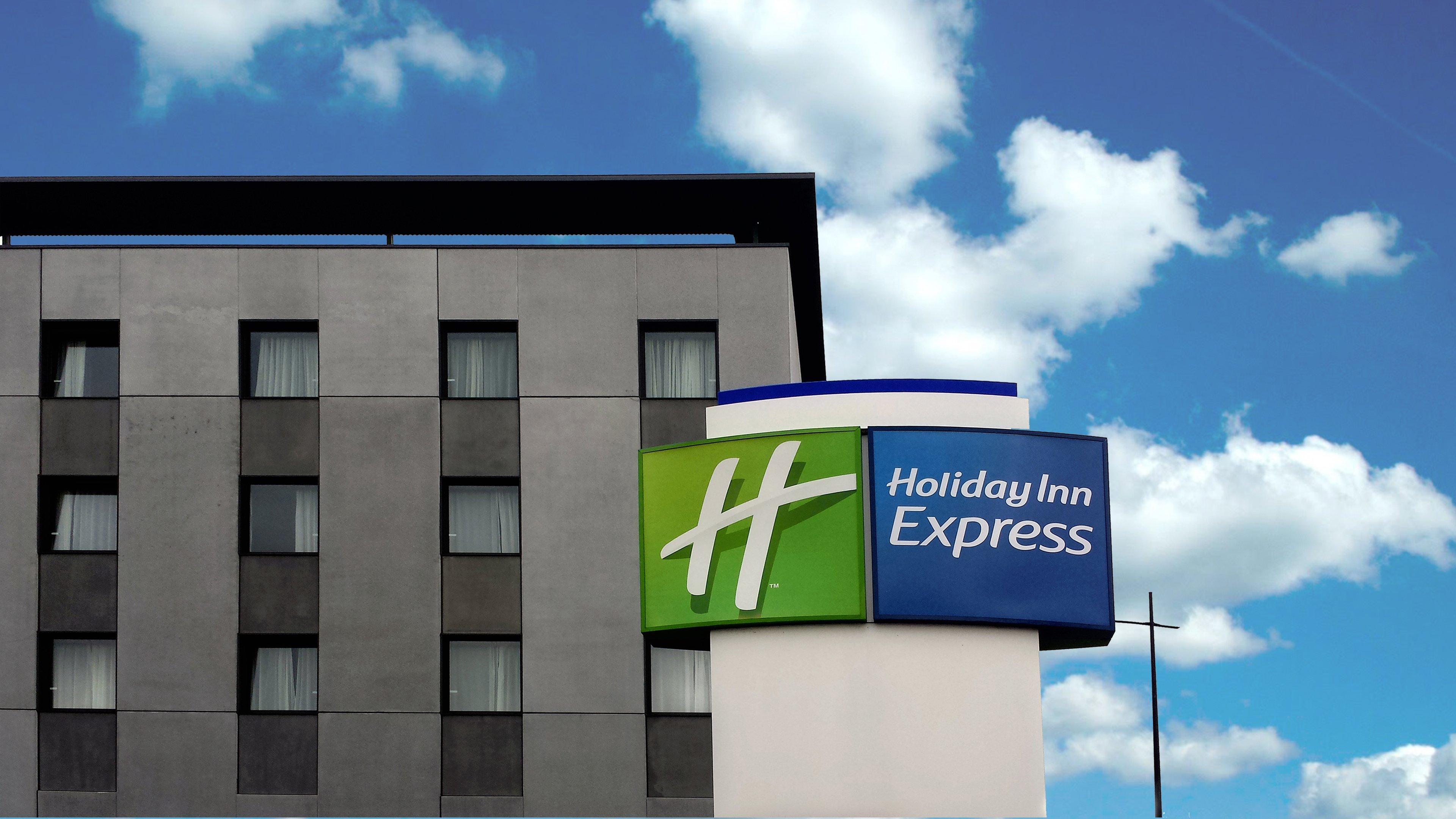 Holiday Inn Express Bilbao Airport By Ihg Derio Exteriör bild