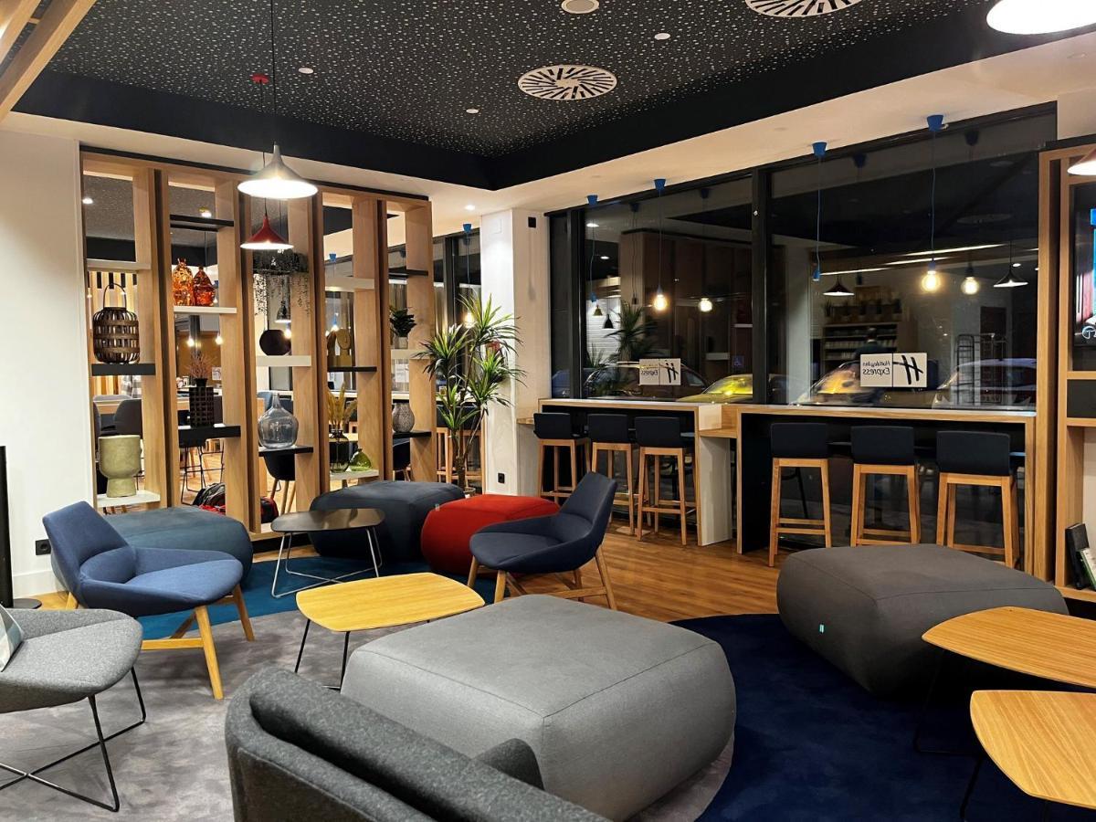 Holiday Inn Express Bilbao Airport By Ihg Derio Exteriör bild
