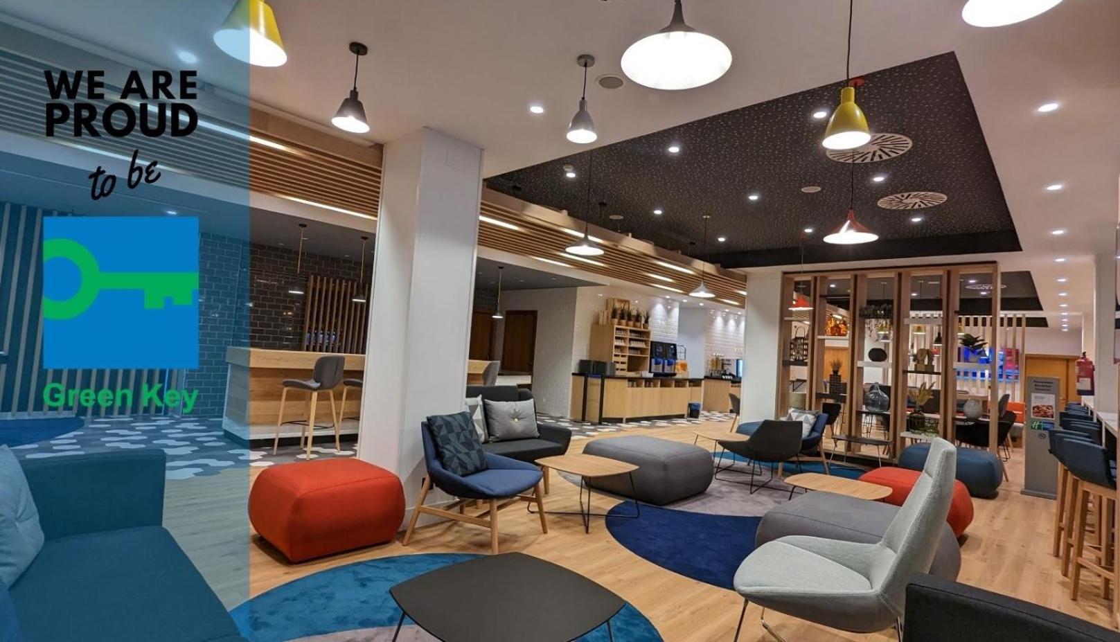 Holiday Inn Express Bilbao Airport By Ihg Derio Exteriör bild