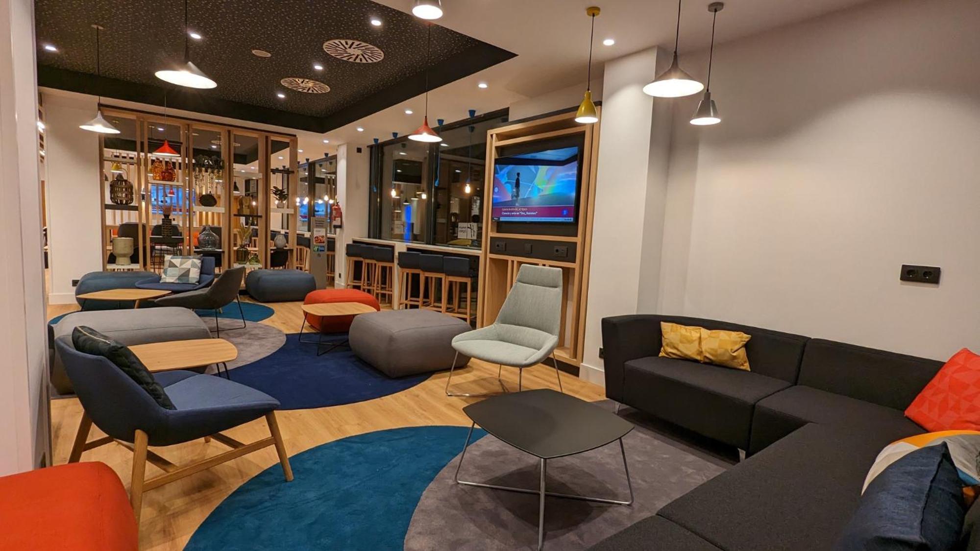 Holiday Inn Express Bilbao Airport By Ihg Derio Exteriör bild