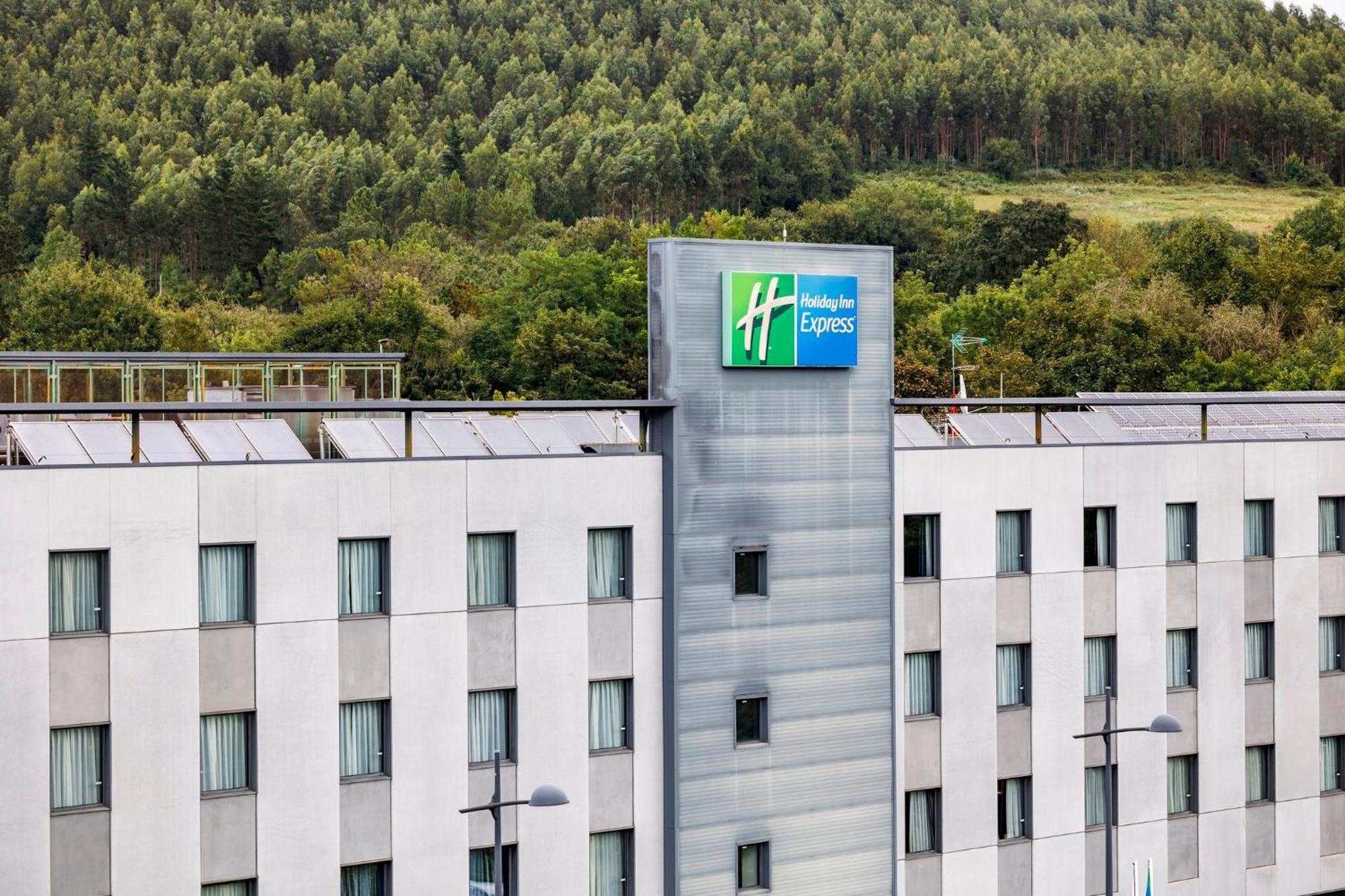 Holiday Inn Express Bilbao Airport, An Ihg Hotel Derio Exteriör bild