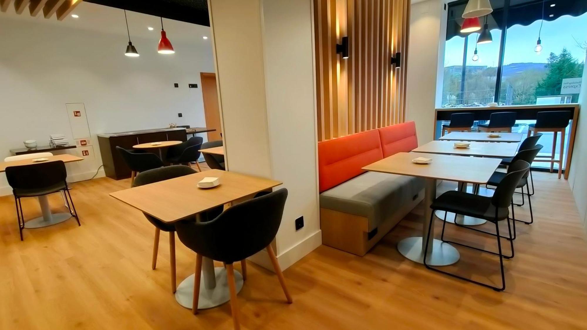 Holiday Inn Express Bilbao Airport By Ihg Derio Exteriör bild