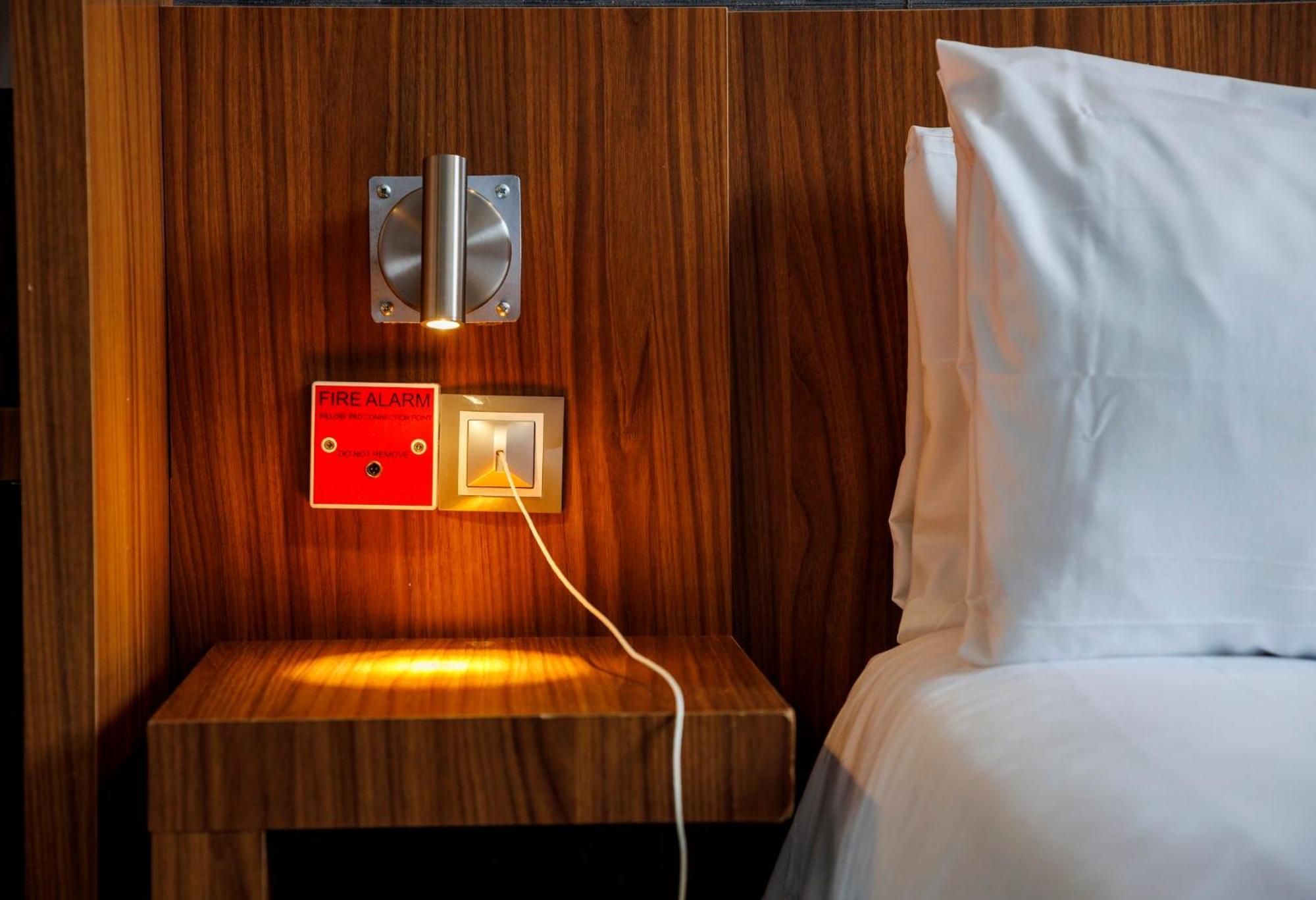 Holiday Inn Express Bilbao Airport By Ihg Derio Exteriör bild