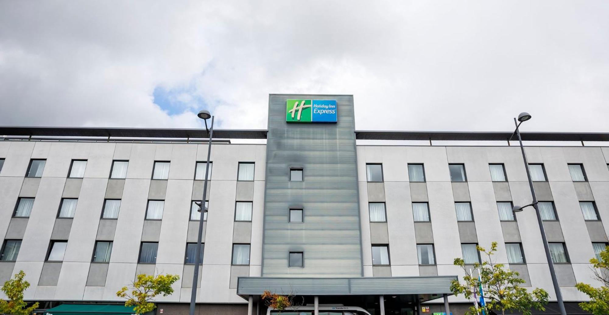 Holiday Inn Express Bilbao Airport, An Ihg Hotel Derio Exteriör bild