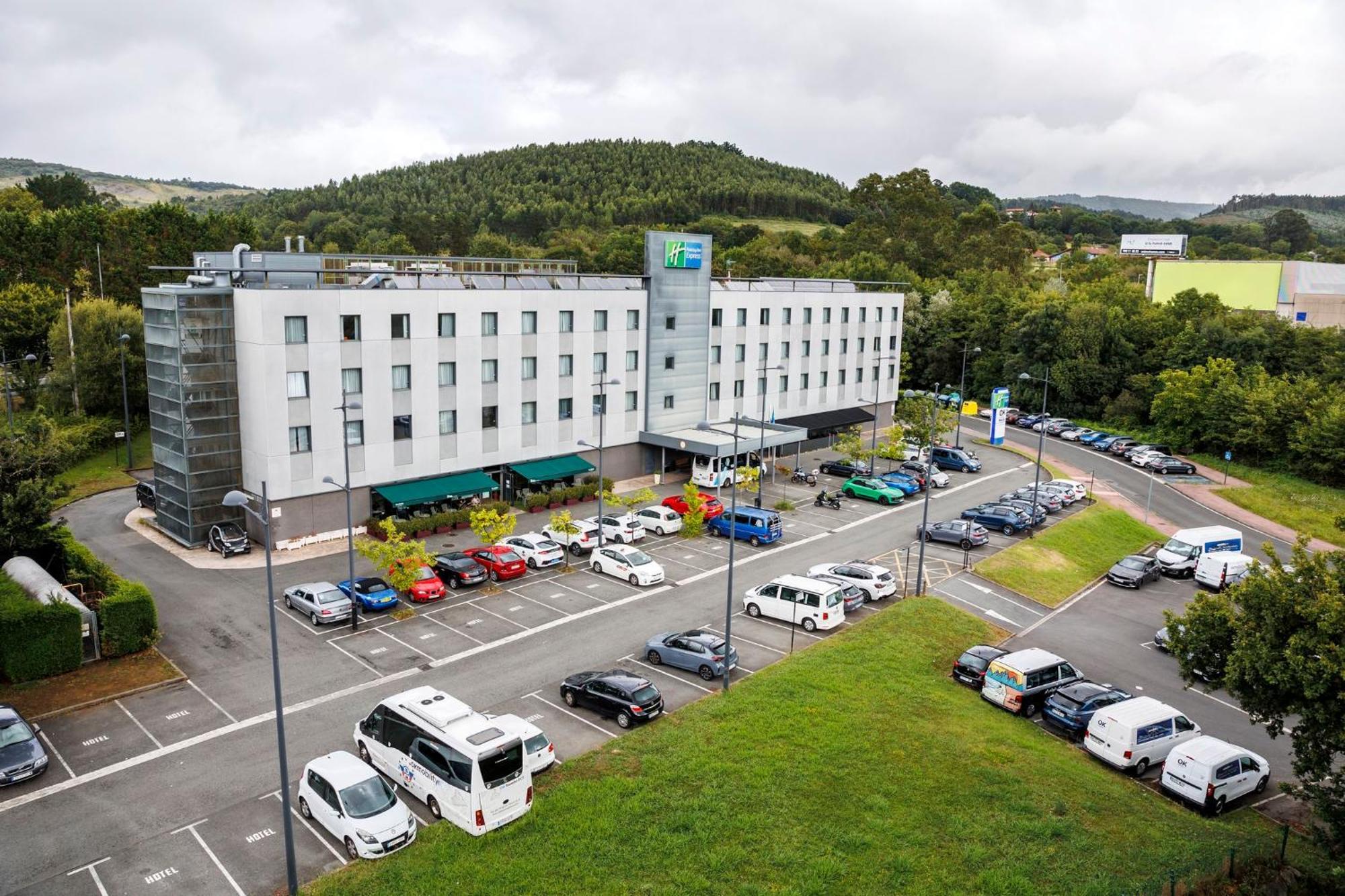 Holiday Inn Express Bilbao Airport, An Ihg Hotel Derio Exteriör bild