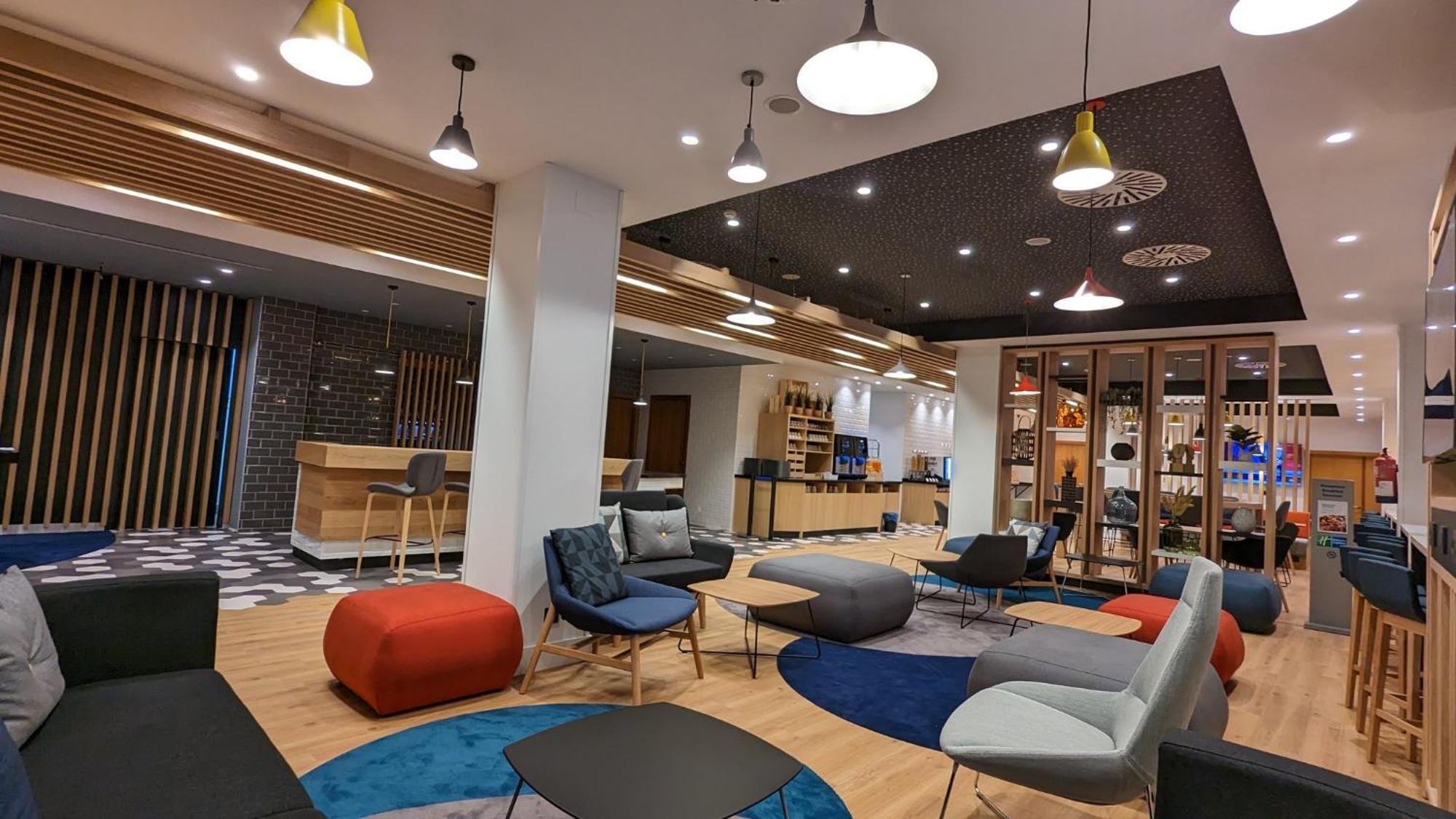 Holiday Inn Express Bilbao Airport By Ihg Derio Exteriör bild