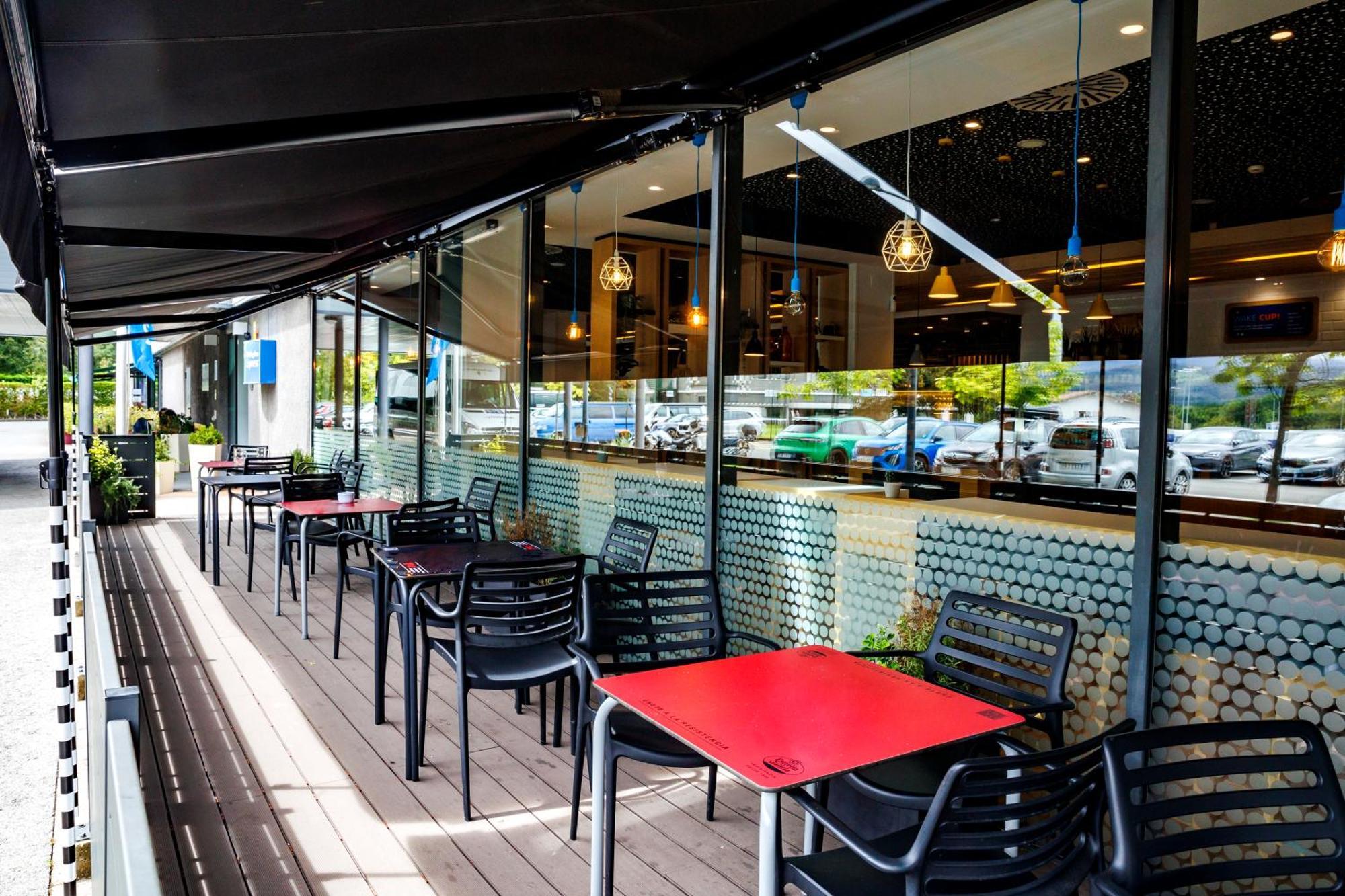 Holiday Inn Express Bilbao Airport By Ihg Derio Exteriör bild