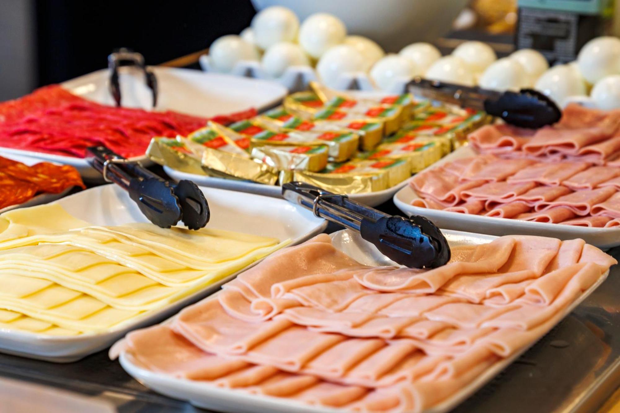 Holiday Inn Express Bilbao Airport By Ihg Derio Exteriör bild