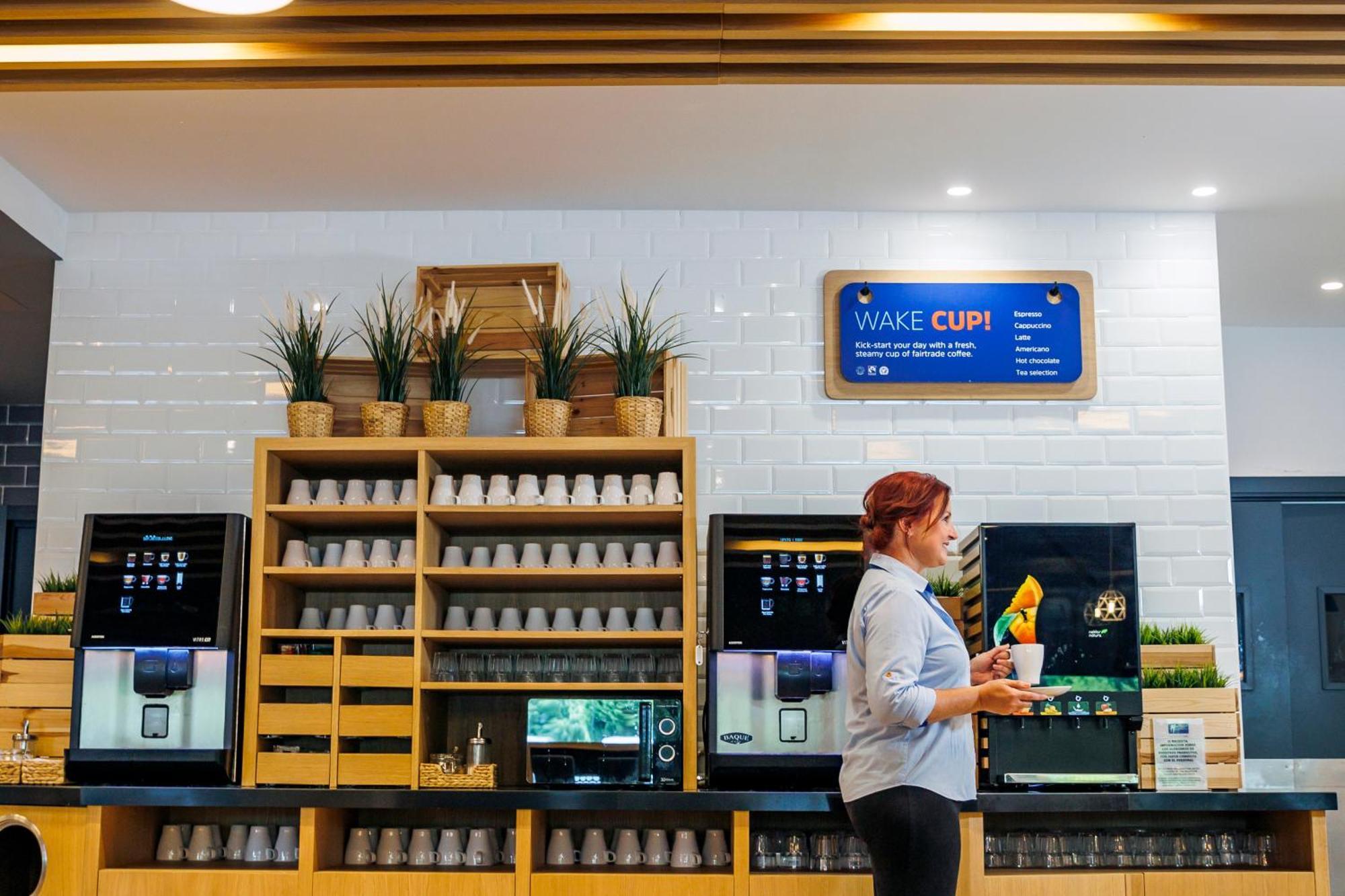 Holiday Inn Express Bilbao Airport By Ihg Derio Exteriör bild