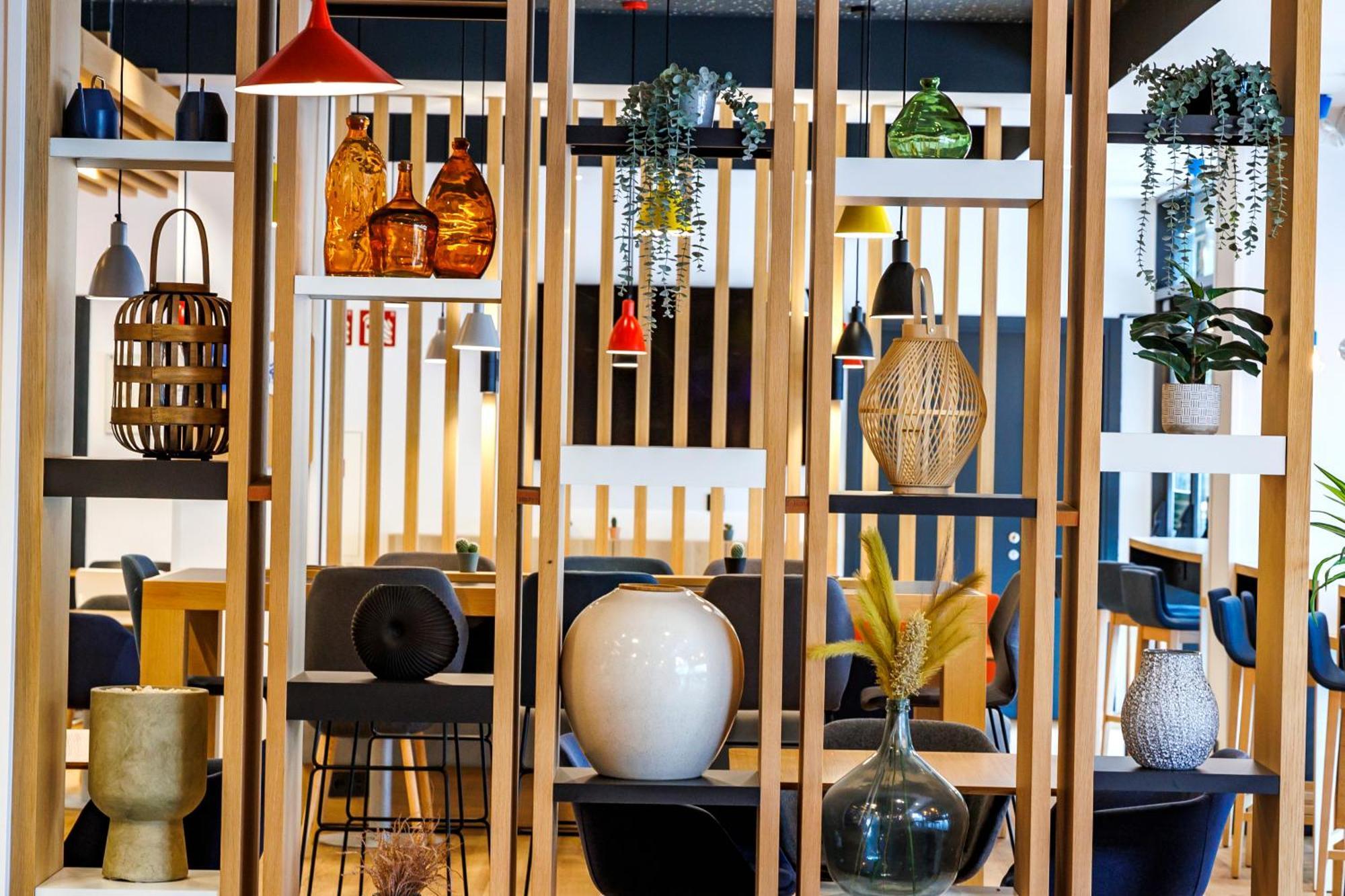 Holiday Inn Express Bilbao Airport By Ihg Derio Exteriör bild